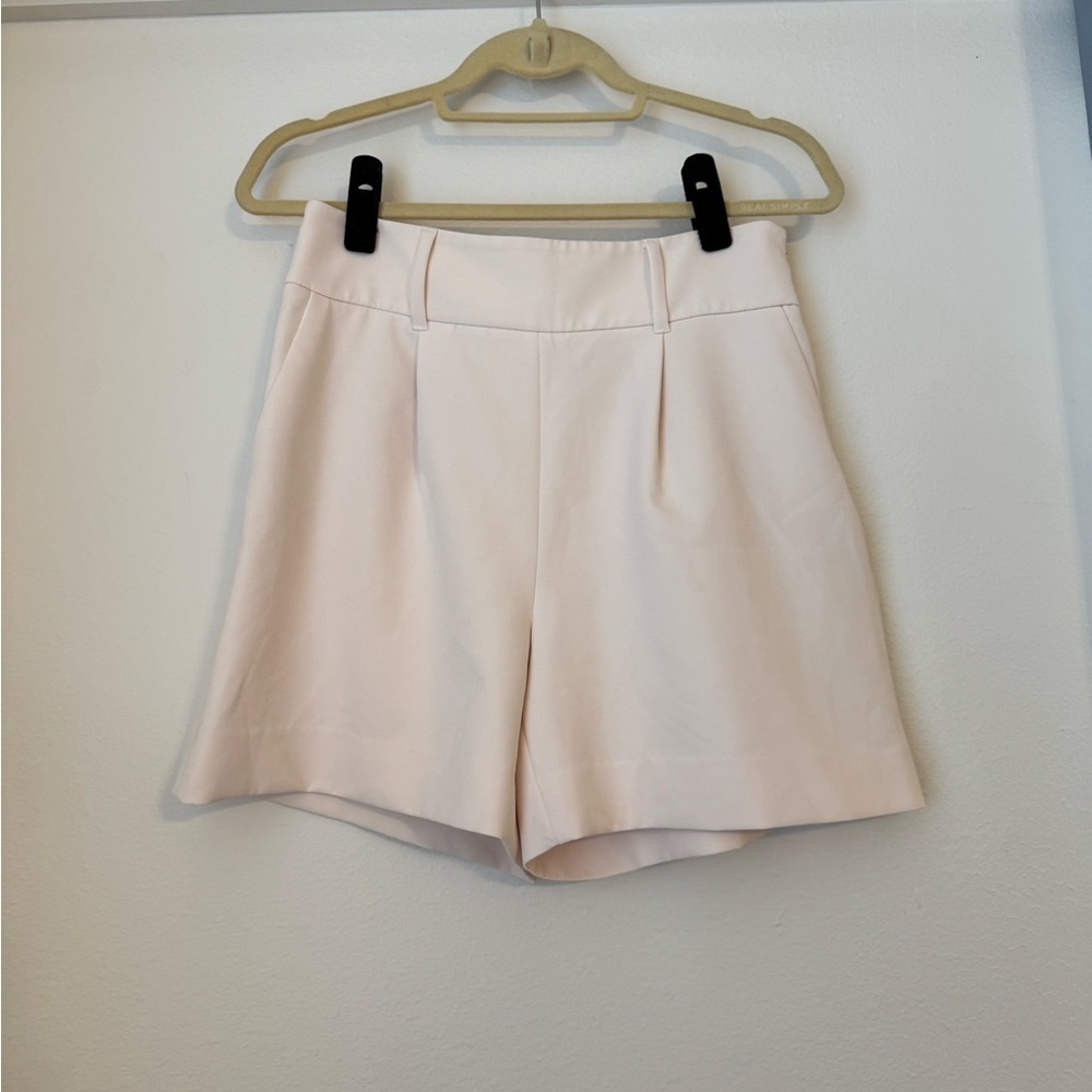 White House Black Market Cream The 5” Short, High Waist Tailored Shorts- Size 6